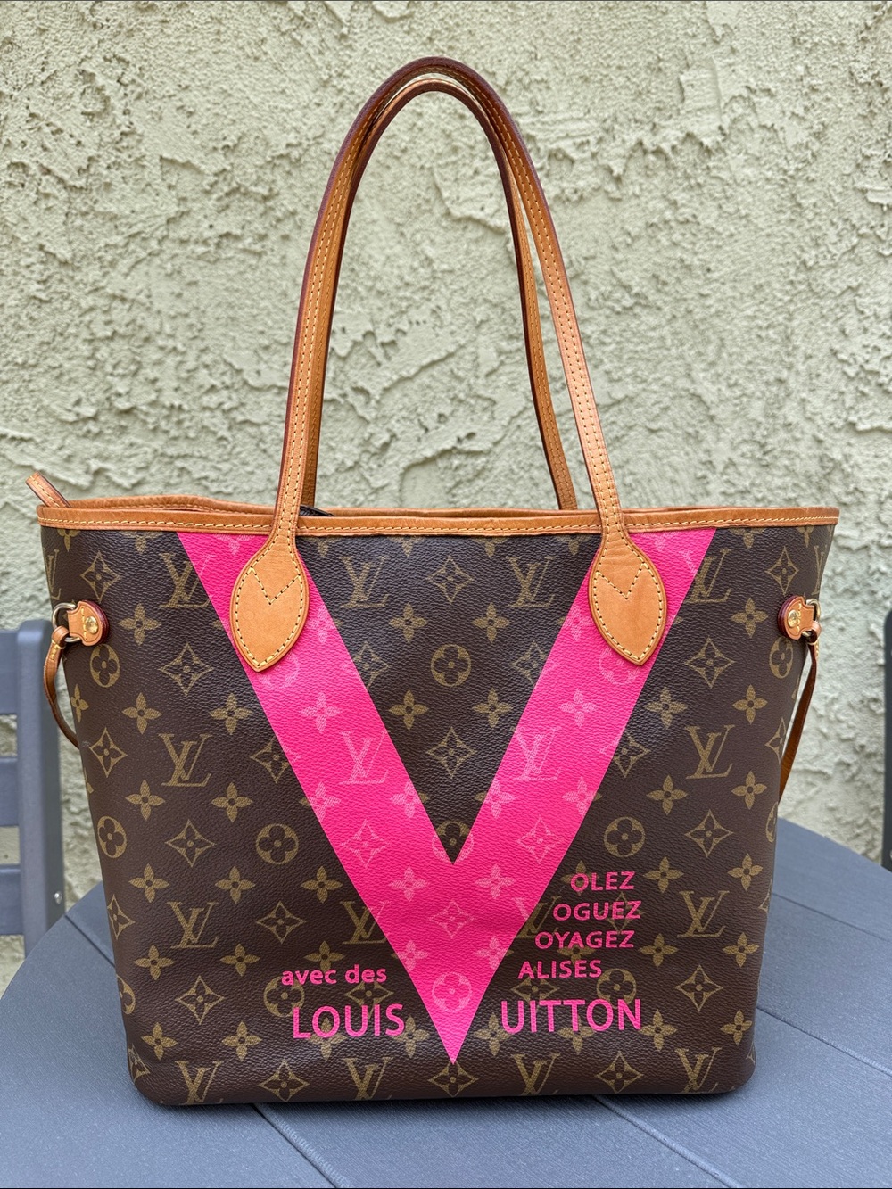 🔥 Authentic Louis Vuitton Limited Edition Pink V Neverfull MM with Pouch COA - Picture 4 of 17